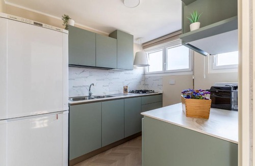 Tuscolano Apartment | Hostly-The Terrace Apartment Roma