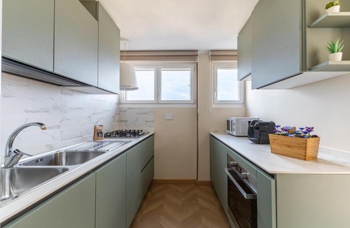 Tuscolano Apartment | Hostly-The Terrace Apartment Roma