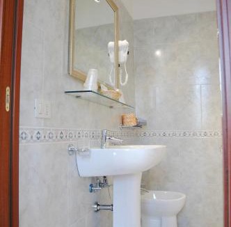 Tuscolano Hotel | Hotel Arco Di Travertino