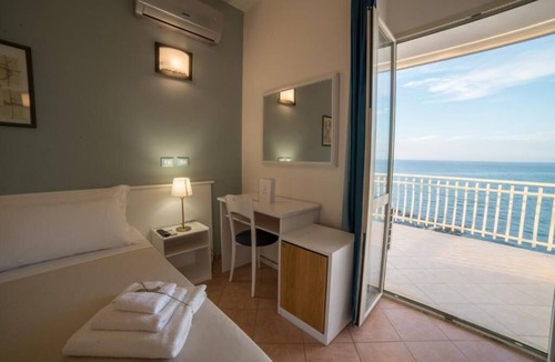 Casalabate Hotel | Hotel Club Perla