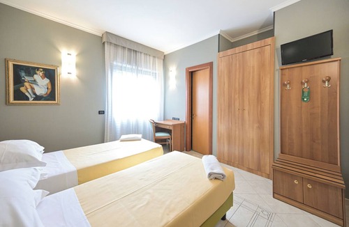 Pomezia Hotel | Hotel L'Aquila