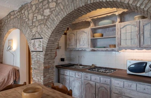 Collesanto Apartment | HOUSE IN THE VILLAGE Studio apartment with garden view