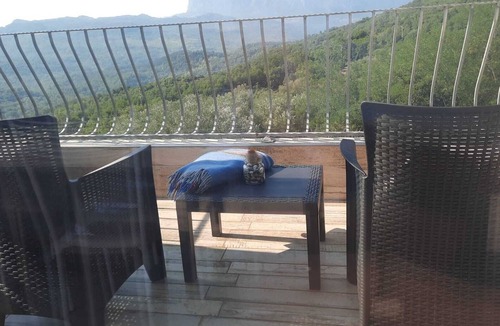 Alfano Apartment | House surrounded by nature suspended between heaven and earth, with breathtaking views.