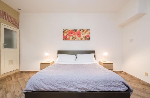 L'antico Ghetto Ebraico Apartment | House Under the Tower by Studio Vita