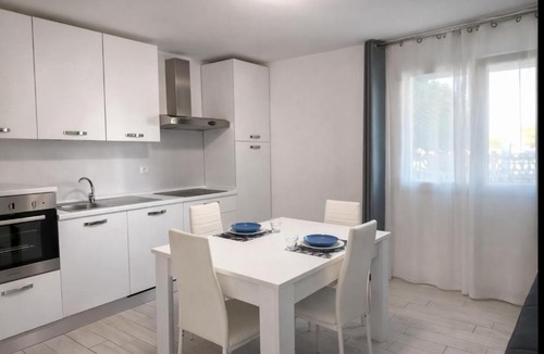 Camponogara Apartment | House with pool and park - Convenient for Venice and the sea!