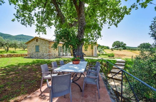 Montecchio House | House with private pool & fenced garden 3km from Montecchio. Very quiet area