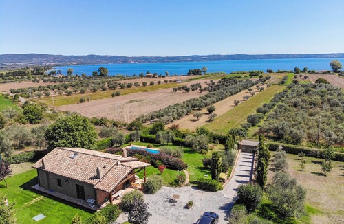 Gradoli Villa | House with private pool, airco & Wi-fi 500m from the Bolsena Lake. Great views!