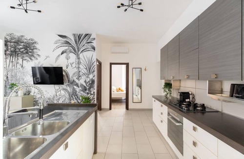 Rome City Centre Apartment | iFlat | Monti Elegant Apartment with Terrace
