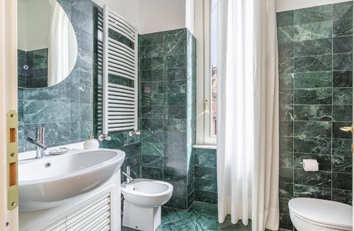 Rione III Colonna Apartment | iFlat Stylish Crispi 20 Exclusive Apartment