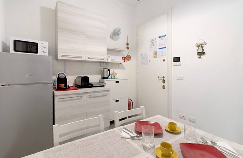 Municipio 2 Apartment | 'Il Centro' Apartment with Balcony, Wi-Fi and Air Conditioning