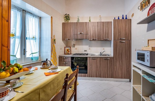 Moiano House | Il Nespolo, Private newly-refurbished 3 bedroom apartment with large terrace, air-conditioning, outd.