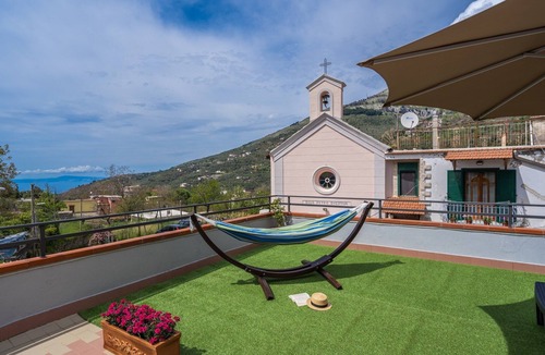Moiano House | Il Nespolo, Private newly-refurbished 3 bedroom apartment with large terrace, air-conditioning, outd.