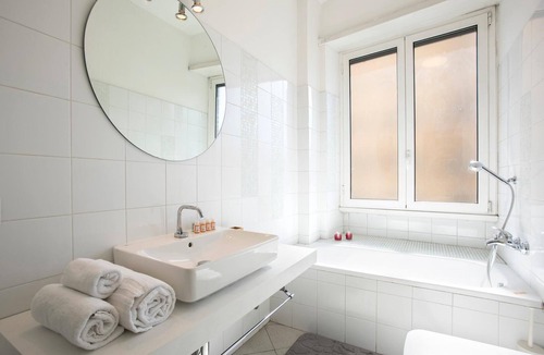Garbatella Apartment | Il Principe, Elegant Family Apartment two bedroom near Colosseum with balcony