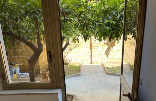Casa Santa Apartment | Immaculate 3-bed, Sleeps 6, Parking