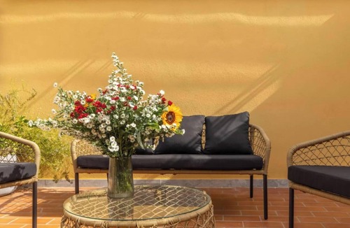 Monti Apartment | IMMERSE YOURSELF IN THE AUTHENTIC RHYTHM & ATMOSPHERE OF ROME NEAR COLOSSEUM