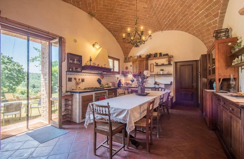 Monteroni d'Arbia Apartment | In the heart of Tuscany, this charming stone house with vaulted ceilings awaits you.