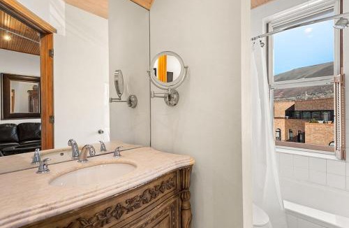 Downtown Hotel | Independence Square Unit 306, Hotel Room with Large Sitting Area & Wet Bar