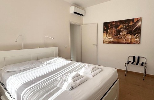 Historic Center Apartment | Irnerio Prestige Suite in the Center by Synergy
