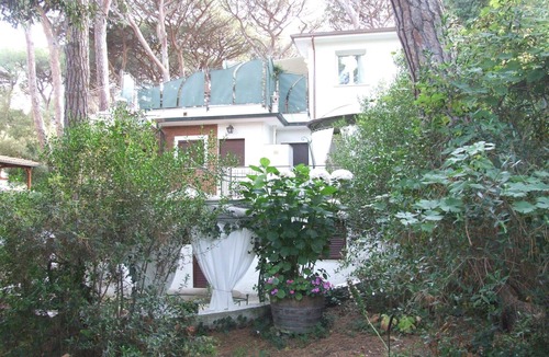 Marina di Castagneto Carducci Apartment | Nice apartment for 8 people with WIFI, TV and patio