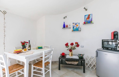 Rosignano Solvay Apartment | Lovely apartment for 2 people with WIFI, TV, terrace and pets allowed