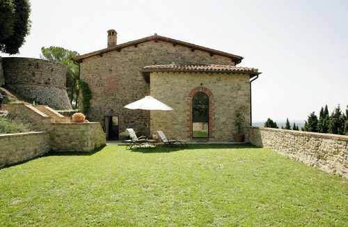 Montegiove House | Italian villa in medieval town near Orvieto