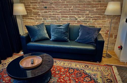 San Polo Apartment | ITALIANSTAYRENTALS Suite Falier- Luminosa Venezia