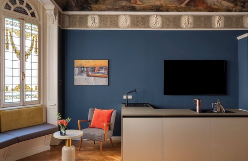 Rione III Colonna Apartment | Iustitia - Apartment with Frescoes
