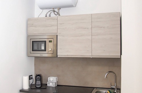 Aurelio Apartment | Jasmine Holiday House. Cozy and familiar Two-room apartment in Rome!