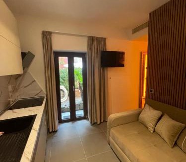 Monti Villa | JOIVY Exclusive 2-Bedroom Villa with Private Garden - 5 minutes from the Colosseum