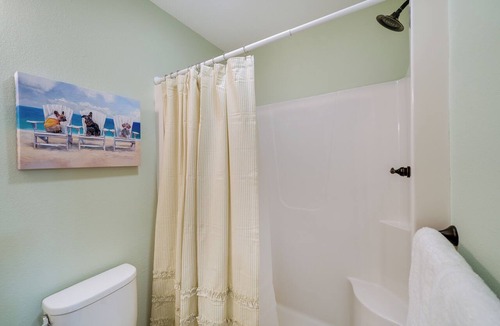 Colington House | Kill Devil Hills Retreat w/Gas Grill & Deck!