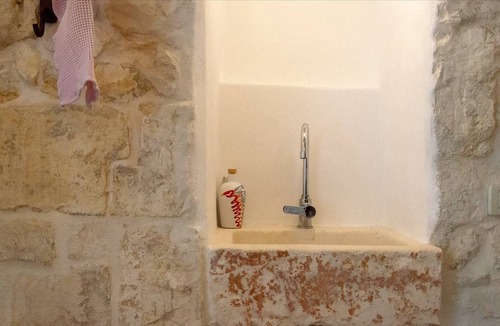 Old Town Cisternino Apartment | La Casa delle Rose by Typney