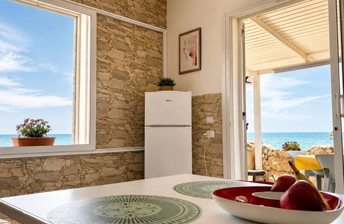 Casuzze House | La Casa in Riva al Mare by Geco Vacation Rentals