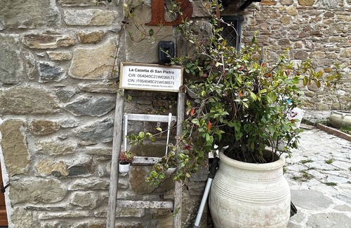 Piegaro House | La Casetta di San Pietro, a haven of peace and tranquility, in green Umbria