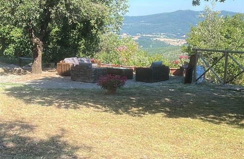 Piegaro House | La Casetta di San Pietro, a haven of peace and tranquility, in green Umbria