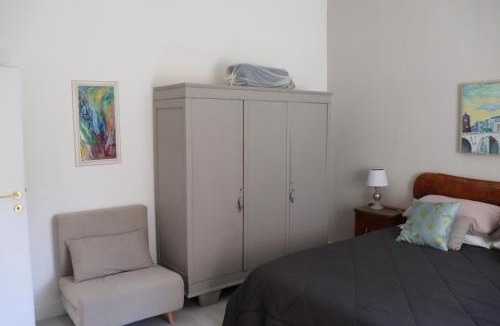 Zona XXXII Acilia Nord Apartment | LA CASETTA DORATA , tra città, mare e aeroporto, parcheggio privato incluso