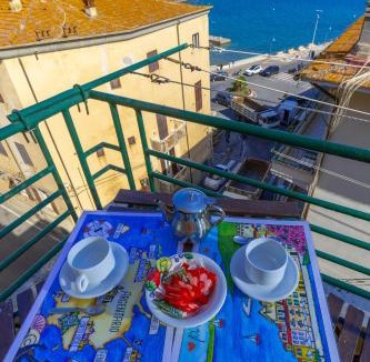Porto Santo Stefano Apartment | La casetta in piazza