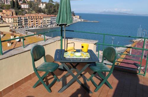 Porto Santo Stefano Apartment | La casetta in piazza