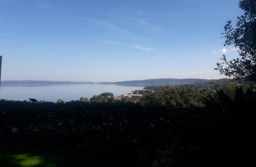 Lake Bracciano House | La Cerasa - vista Lago di Bracciano e giardino privato