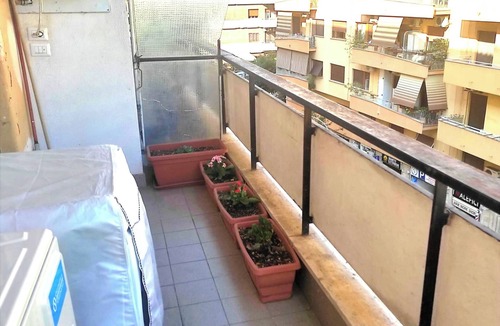 Appio Latino Apartment | La Dolce Roma – Metro A at your doorstep | Near Caffarella Park|Netflix included