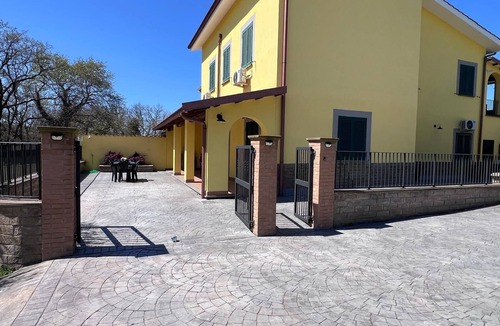 Zona XXVI Castel di Decima Apartment | La casa di Marina Guest House