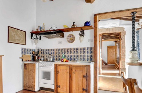 Chiusdino Apartment | La Pergola - Beautiful stone house at a hilltop in Tuscany