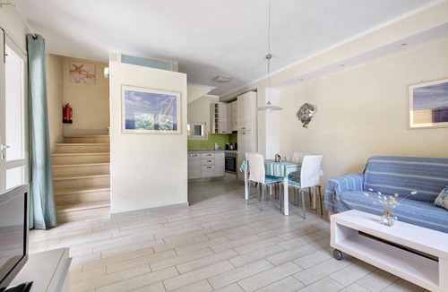 Patresi House | La Piazzetta in Colle d'Orano – Spacious Two-Level Apartment with Outdoor Area