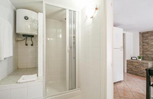 Isola Sacra Apartment | La Tana nel Verde - Comodo Seminterrato - Fiumicino Airport