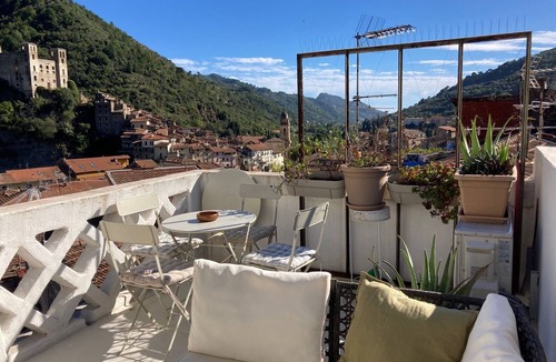 Dolceacqua Apartment | La Terrazza - Grandioser Blick Über Dolceacqua und das Castello Doria