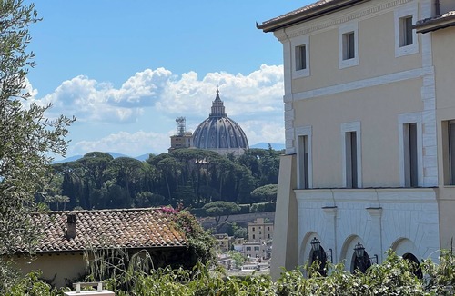 Trionfale Apartment | La Torre della Luna | Private Pool & Vatican View