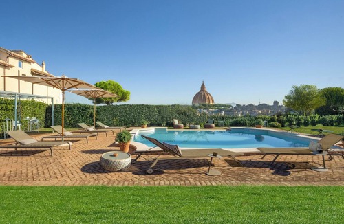 Trionfale Apartment | La Torre della Luna | Private Pool & Vatican View