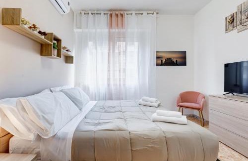 Cinecitta Apartment | La Tua Oasi a 2 Minuti dalla Metro A e Vicino al Parco
