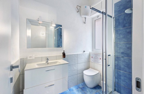 Castellammare di Stabia Apartment | La Vesuviana – Deluxe Room 2 with Balcony, Wi-Fi and Air Conditioning
