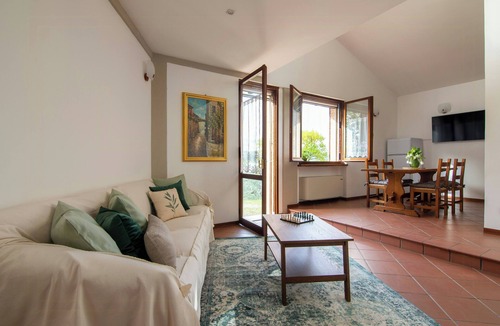 Monte del Lago House | Lake view villa in Umbria overlooking Trasimeno