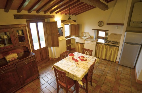 Radicofani House | Large apartment with garden in an old farmhouse with swimming pool